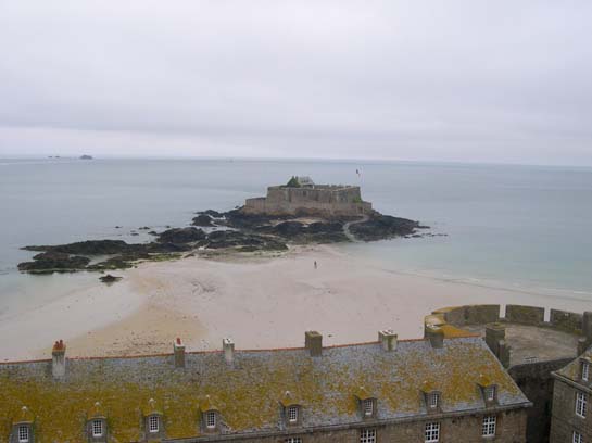  petite île fortifiée